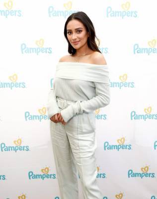 Shay Mitchell Has Already Started Teaching 8-Month-Old Daughter Atlas About Black Lives Matter - etcanada.com