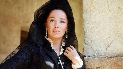 Linda Cristal, Actress on 'The High Chaparral,' Dies at 89 - www.hollywoodreporter.com - New York - Jordan - Beverly Hills - county Ford - county Cannon - county Stewart