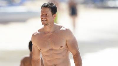 Mark Wahlberg, 49, Puts His Ripped Back Arm Muscles On Display While Revealing Skin Rash – Pic - hollywoodlife.com