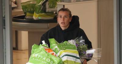 Coleen Rooney showcases impressive curves in gym gear as she shops for food amid feud with Rebekah Vardy - www.ok.co.uk
