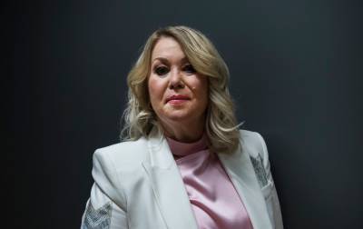 Jann Arden Slams Canadian Airlines For Ending Social Distancing On Flights: ‘Completely Irresponsible’ - etcanada.com - Canada