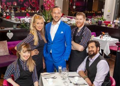 Even more awkward! First Dates Ireland to return WITH social distancing - evoke.ie - Ireland