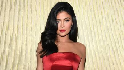 Kylie Jenner Debuts Yet Another New Hair Color and Her Sisters Are Obsessed - www.etonline.com
