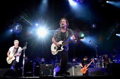 Pearl Jam Shares Emotional Message On 20-Year Anniversary Of Show That Caused Deaths Of Nine People - etcanada.com