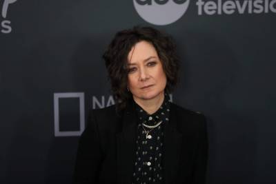 Sara Gilbert Admits She Misses ‘The Talk’, Hopes To Get Lisa Kudrow On ‘The Conners’ - etcanada.com