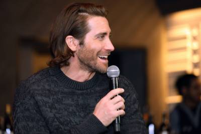 Jake Gyllenhaal Gives Wedding Speech During Amy Schumer’s ‘Expecting Amy’ - etcanada.com