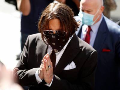 Johnny Depp admits accidentally headbutting ex-wife Amber Heard - canoe.com - Britain - London
