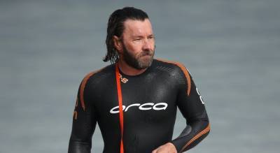 Joel Edgerton Slips Into Tight Wetsuit for Dip in The Ocean! - www.justjared.com - Australia - county Ocean