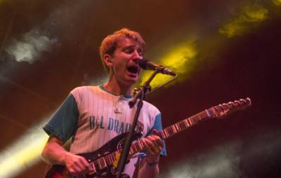 Watch Glass Animals’ Dave Bayley play ‘Heat Waves’ solo - www.nme.com