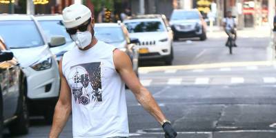 Justin Theroux Looks Buff While Taking His Dog Kuma for a Walk - www.justjared.com - New York