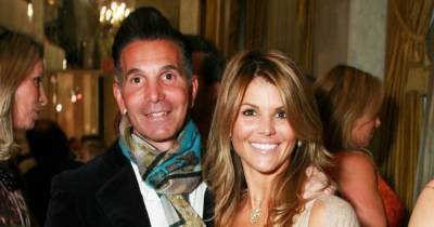Lori Loughlin and Mossimo Giannulli Sell Bel Air Mansion at a Loss Amid College Admissions Case - www.usmagazine.com - Los Angeles
