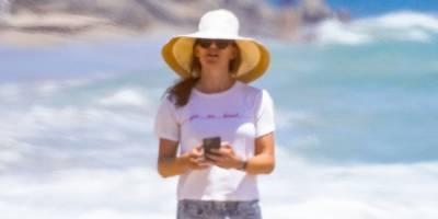 Jennifer Garner Enjoys a Sunny Day at the Beach With Family - www.justjared.com - Malibu