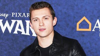 Tom Holland Puts His Buff Shirtless Body On Display Reveals Mark Wahlberg Is Hit Fitness Inspiration - hollywoodlife.com - Britain