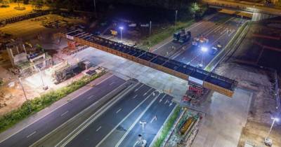 A new £6m bridge linking Wythenshawe to Manchester Airport has been installed - www.manchestereveningnews.co.uk - Manchester