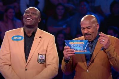 Bruce Smith Turned Captain Hook Into a Sex Toy With This Insane ‘Celebrity Family Feud’ Answer (Video) - thewrap.com - Canada