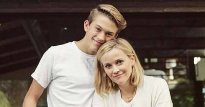 Reese Witherspoon embarrasses son Deacon Phillippe with TikTok dance to his first single - www.msn.com - county Blair