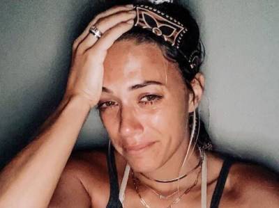 Jana Kramer Shares Photo Of Herself In Tears, Gets Candid About Motherhood In Emotional Post - etcanada.com
