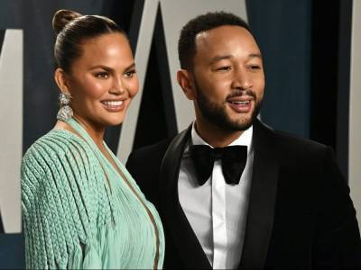 John Legend picked up son's poop with 'bare hand' after toddler's accident - canoe.com