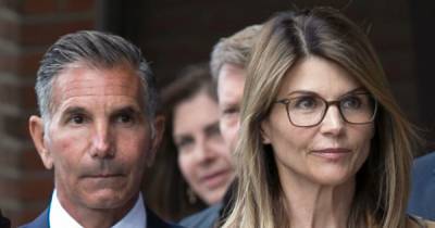 Lori Loughlin and Mossimo Giannulli Ask Judge to Reduce $1 Million Bonds in College Admissions Case - www.usmagazine.com - USA - state Massachusets - county Bond
