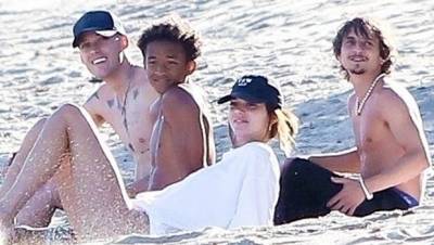 Jaden Smith Hits The Beach With Kendall Jenner After Jada Pinkett Reveals August Alsina Romance - hollywoodlife.com - Malibu