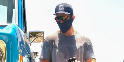 Miles Teller Wears a Mask While Heading Out After a Workout at the Gym - www.justjared.com - Los Angeles