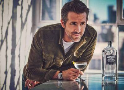 Ryan Reynolds has hilarious response to the Queen’s sell-out gin - evoke.ie