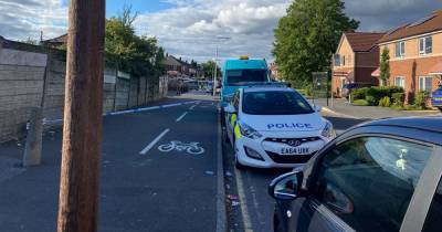 Boy, 17, taken to hospital after being stabbed in the street in broad daylight in Reddish - www.manchestereveningnews.co.uk