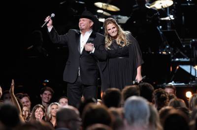 Garth Brooks & Trisha Yearwood Cover Bill Withers, James Taylor, Eagles During Acoustic Show: Watch - www.billboard.com