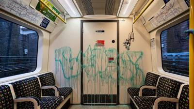 Banksy's last COVID-19 tags scrubbed from London Tube train - abcnews.go.com - London