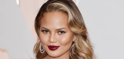 Chrissy Teigen Blocked One Million Twitter Users in One Day Amid Harassment Over Epstein Conspiracy Theories - www.justjared.com