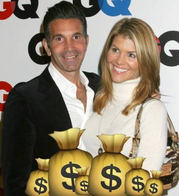 Lori Loughlin & Mossimo Giannulli Granted Reduced $1 Million Bonds After Selling Off Mansion - perezhilton.com