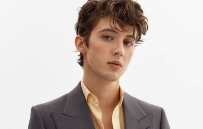 Troye Sivan releases new single ‘Easy’, announces forthcoming EP - www.nme.com - Australia