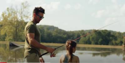 Jake Owen Debuts Heartwarming ‘Made For You’ Music Video Starring His Girlfriend & Two Daughters - etcanada.com
