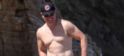 Matt Damon Puts His Shirtless Body on Display at the Beach! - www.justjared.com - USA - California
