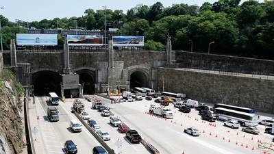 Lincoln Tunnel: Water Leaks Inside NYC Tunnel In Unnerving Videos Taken From Cars Inside — Watch - hollywoodlife.com - Manhattan - New Jersey