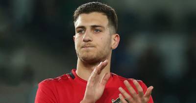 Manchester United fans jump to same conclusion over Diogo Dalot after Crystal Palace snub - www.manchestereveningnews.co.uk - Manchester