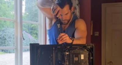 Superman actor Henry Cavill sports a tank top and assembles a PC to leave the internet thirsty - www.pinkvilla.com