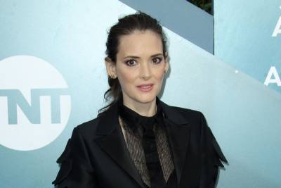 Winona Ryder: ‘It’s impossible for me to believe Johnny Depp abused Amber Heard’ - www.hollywood.com