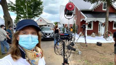 Canada Restarts Holiday Film Production With Quarantine Pods, Masks and Santa Hats: "It's a Risk" - www.hollywoodreporter.com - USA - Santa - Canada - city Ottawa