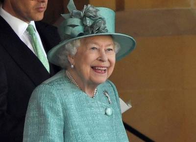Proud gran Queen Elizabeth shares delight at attending Princess Beatrice’s secret nuptials - evoke.ie