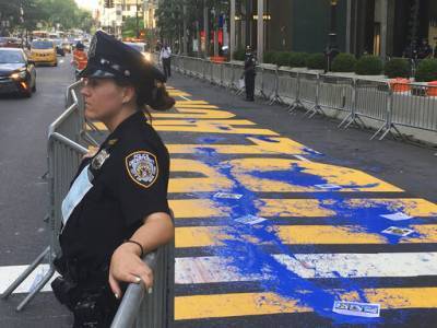 BLM Mural Near Trump Tower Defaced For Second Time In A Week - deadline.com - New York