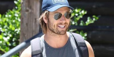 'Top Gun' Star Glen Powell Looks Buff While Heading to a Workout in West Hollywood - www.justjared.com