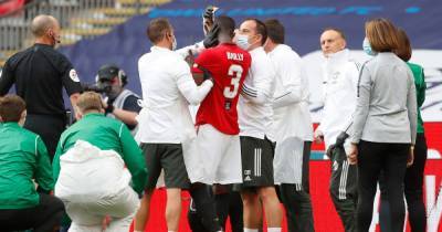 Manchester United player Eric Bailly carried off in neck brace after head injury vs Chelsea - www.manchestereveningnews.co.uk - Manchester