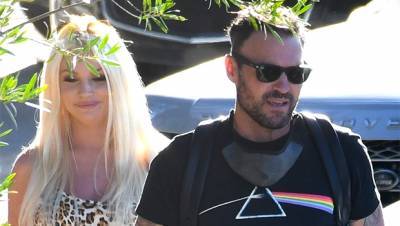 Brian Austin Green Courtney Stodden Cozy Up In A Hot Tub After His Date With Model Tina Louise - hollywoodlife.com