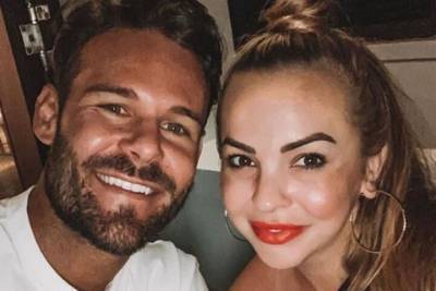 The Bachelorette's Angie and Carlin announce break up - www.who.com.au