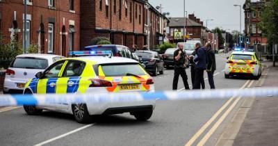 Road shut and blood on car after police called to reports of 'fight' in Droylsden - www.manchestereveningnews.co.uk