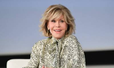 Jane Fonda rocks pixie haircut in incredible school photos - hellomagazine.com - New York - Hollywood