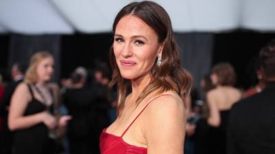 Jennifer Garner Wrote a Powerful Message to a Fan Who Asked How to Leave an Abusive Marriage - stylecaster.com
