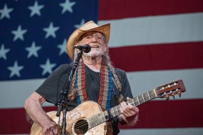 Willie Nelson celebrates July 4 with virtual picnic, new LP - nypost.com