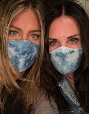 Jennifer Aniston Shares Heartbreaking Photo Of Her Friend In The Hospital With COVID-19 As She Urges People To Wear Face Masks - etcanada.com